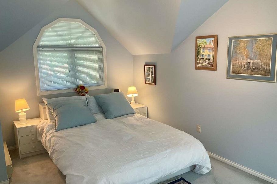 3974 W 18th Avenue Vancouver, BC - 2