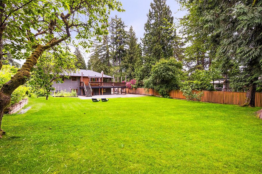 1561 Merlynn Crescent North Vancouver, BC - 6