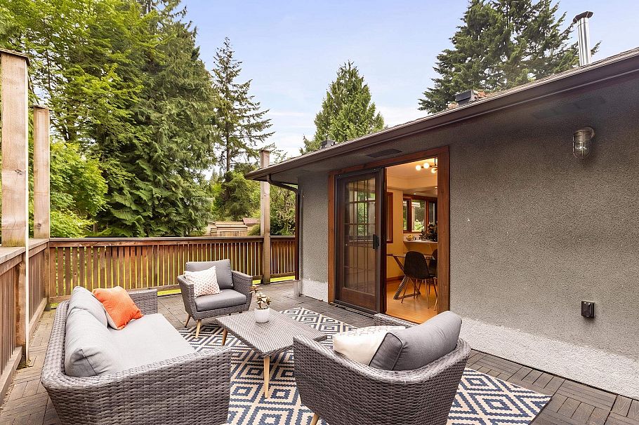 1561 Merlynn Crescent North Vancouver, BC - 36