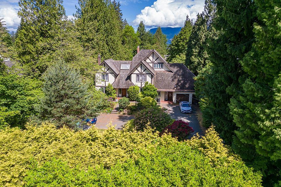 4755 W 4th Avenue Vancouver, BC - 2