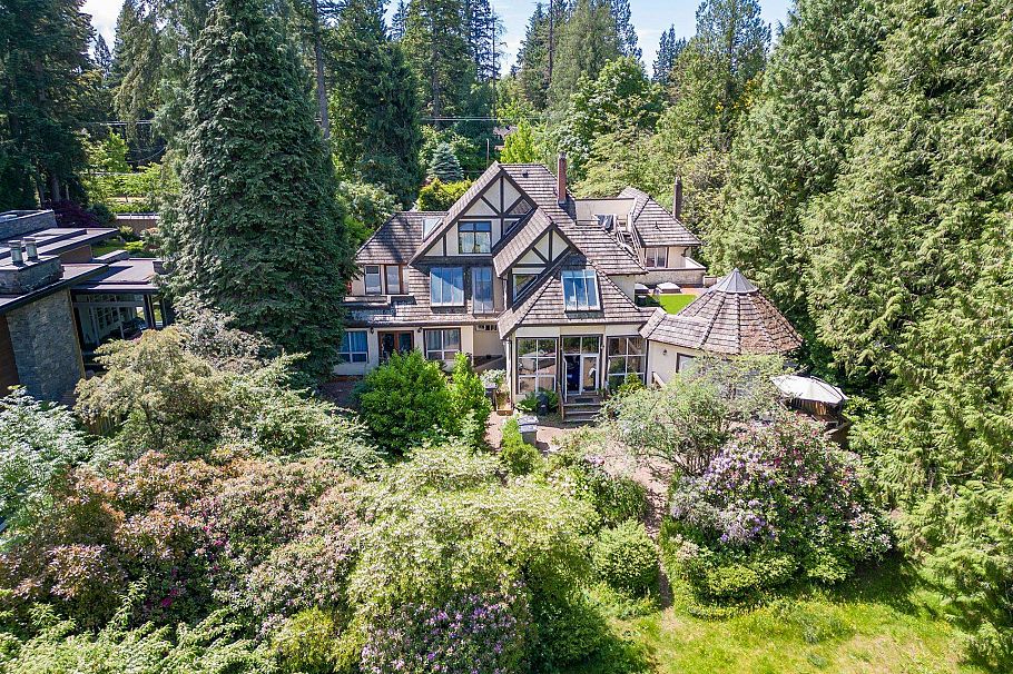4755 W 4th Avenue Vancouver, BC - 4
