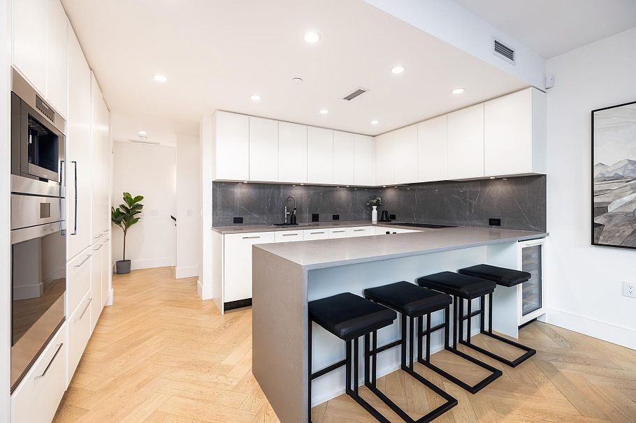601 W 31st Avenue Vancouver, BC - 8