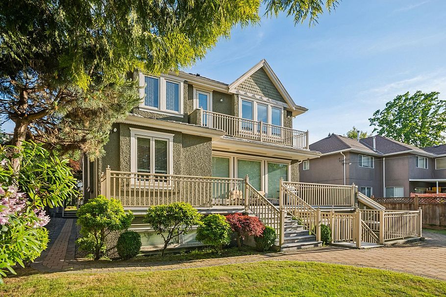 2155 W 37th Avenue Vancouver, BC - 36