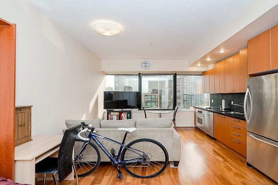1312 1333 W Georgia Street Vancouver, BC - 1
