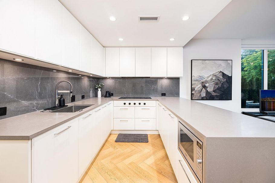 601 W 31st Avenue Vancouver, BC - 9