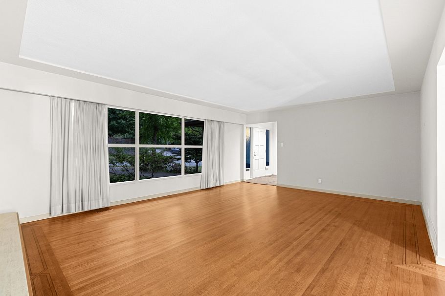 6297 Mackenzie Street Vancouver, BC - 4