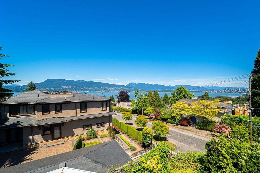 1937 Tolmie Street Vancouver, BC - 4