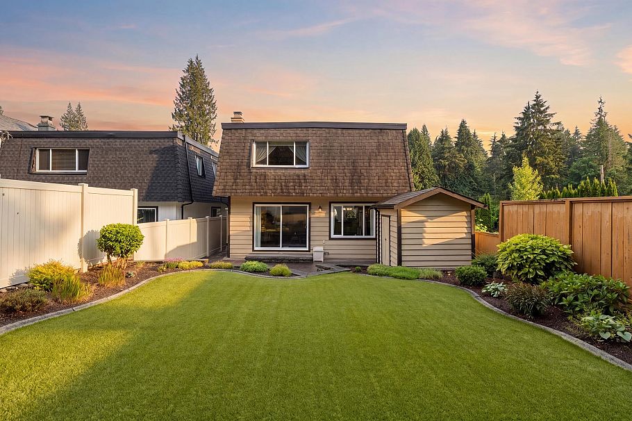 942 Montroyal Boulevard North Vancouver, BC - 24