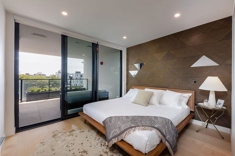 302 135 E 13th Street North Vancouver, BC - 12