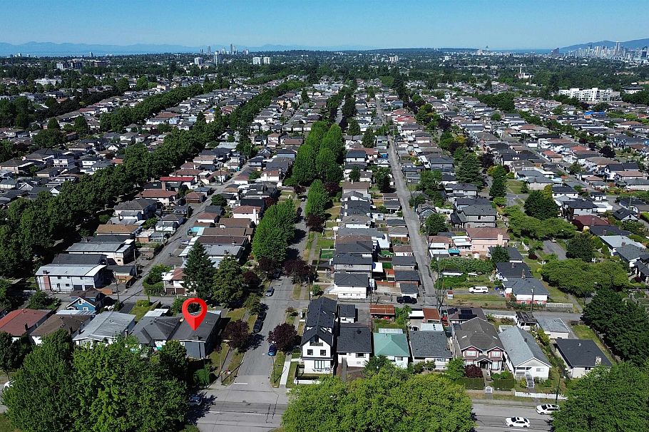 3696 E 26th Avenue Vancouver, BC - 30
