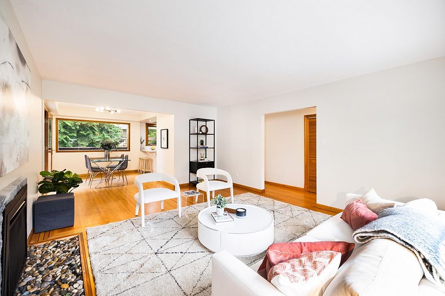 1561 Merlynn Crescent North Vancouver, BC - 13