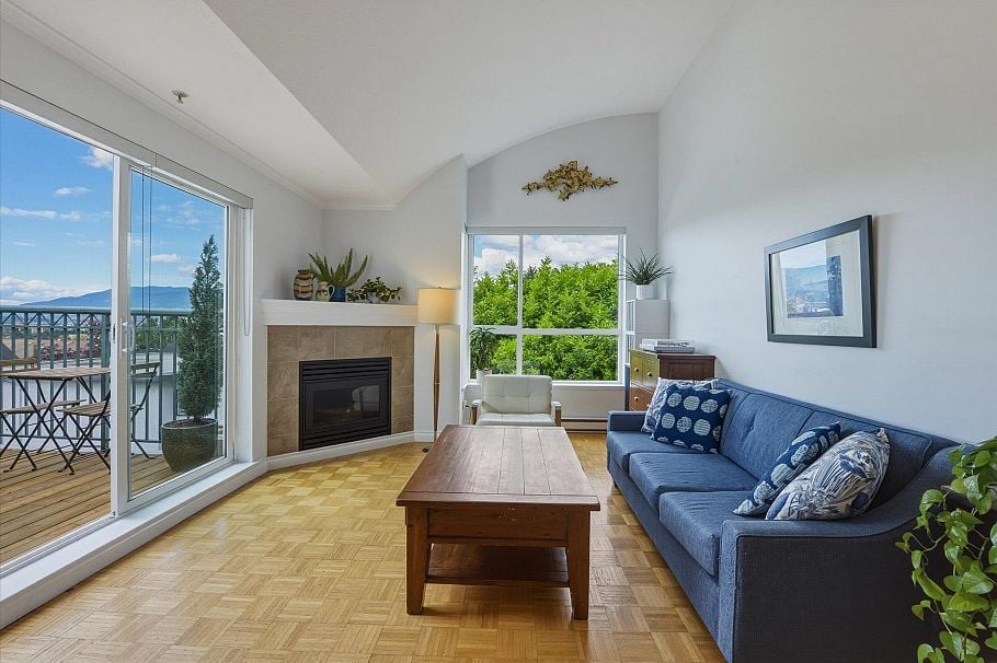 402 1617 Grant Street Vancouver, BC - 2