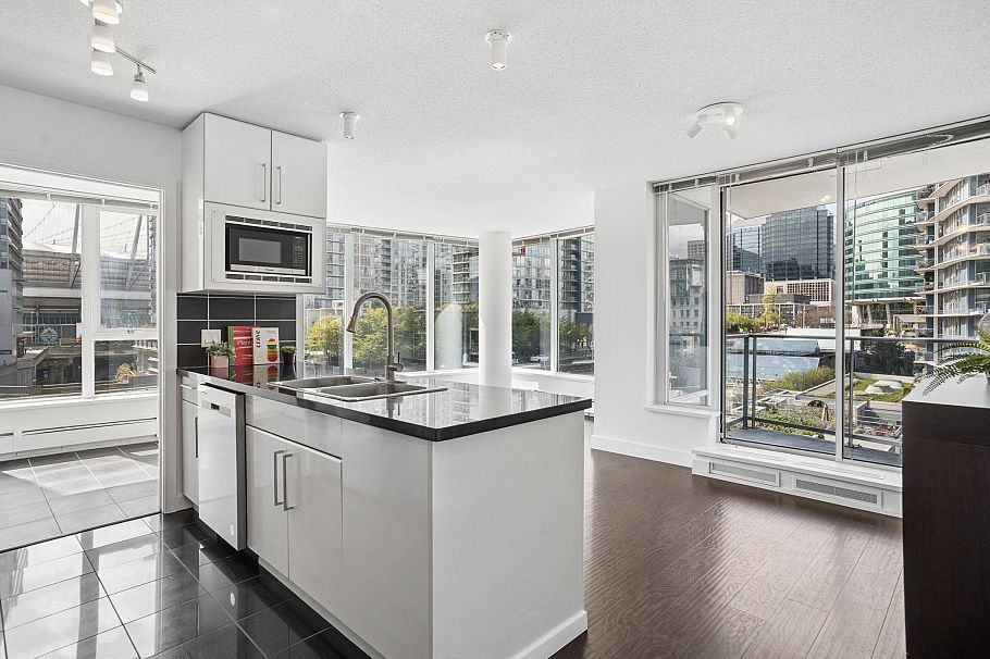 808 689 Abbott Street Vancouver, BC - 3