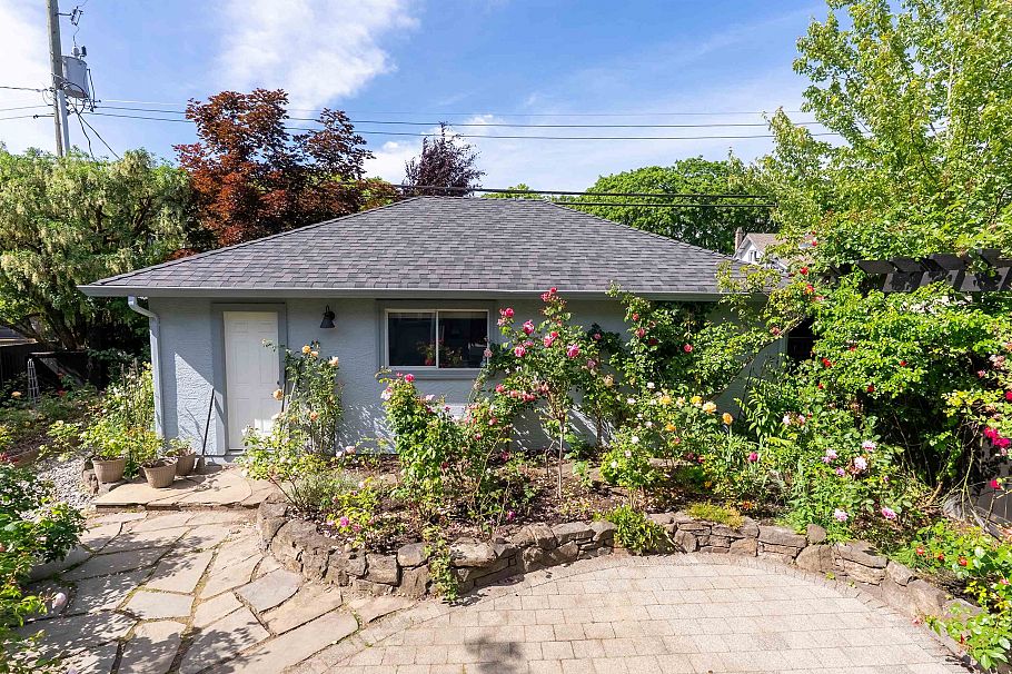 3985 W 14th Avenue Vancouver, BC - 40