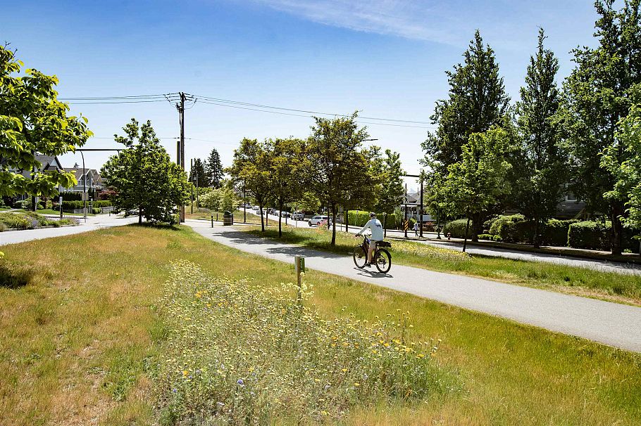 1 270 E Keith Road North Vancouver, BC - 36