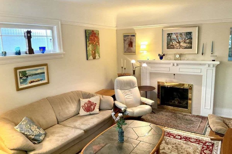 3974 W 18th Avenue Vancouver, BC - 4