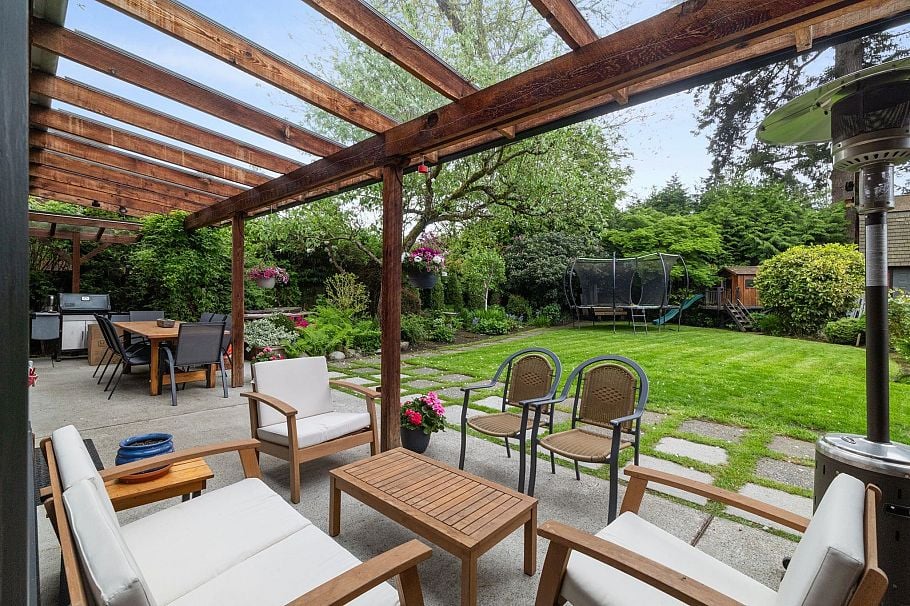 3552 W 49th Avenue Vancouver, BC - 35