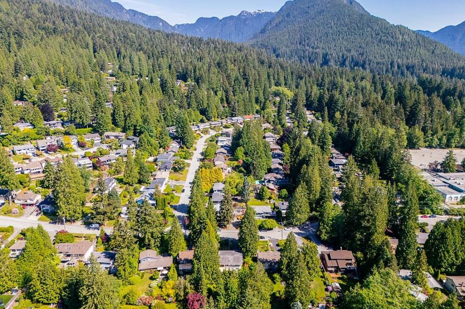 1453 Coleman Street North Vancouver, BC - 32
