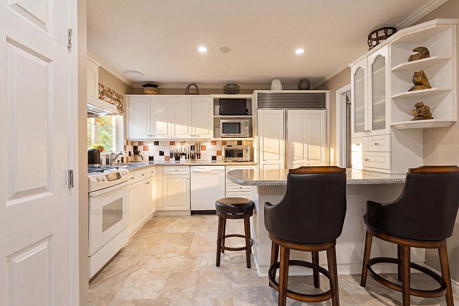 942 Montroyal Boulevard North Vancouver, BC - 7
