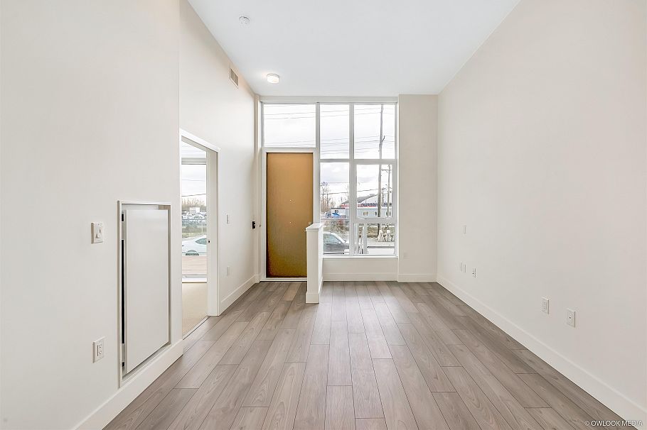 3559 E Kent Avenue North Vancouver, BC - 2