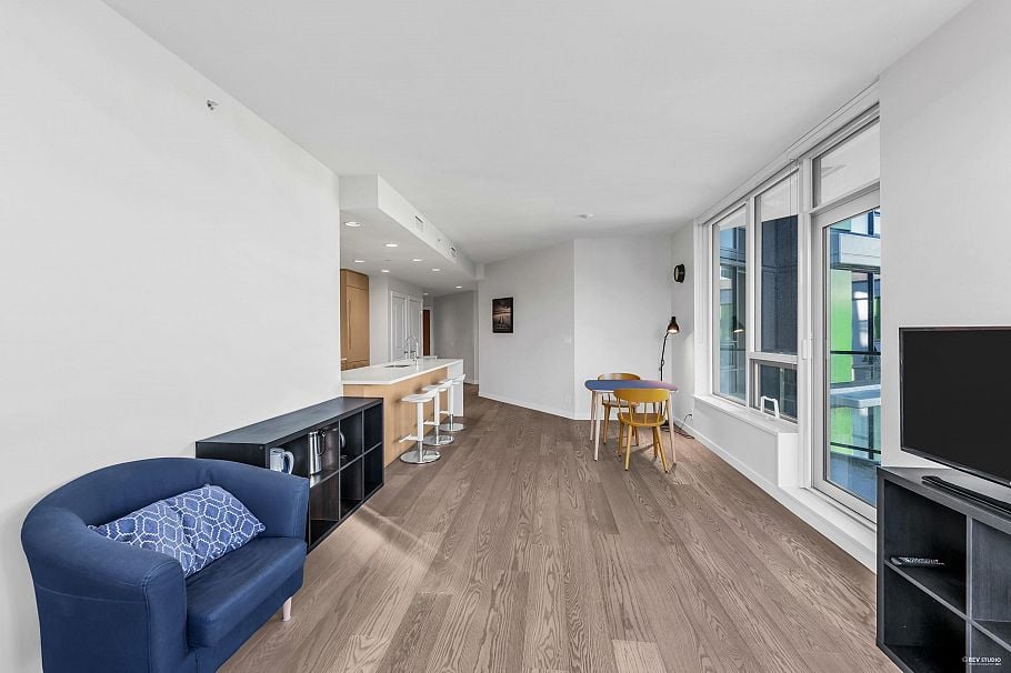 606 3533 Ross Drive Vancouver, BC - 2