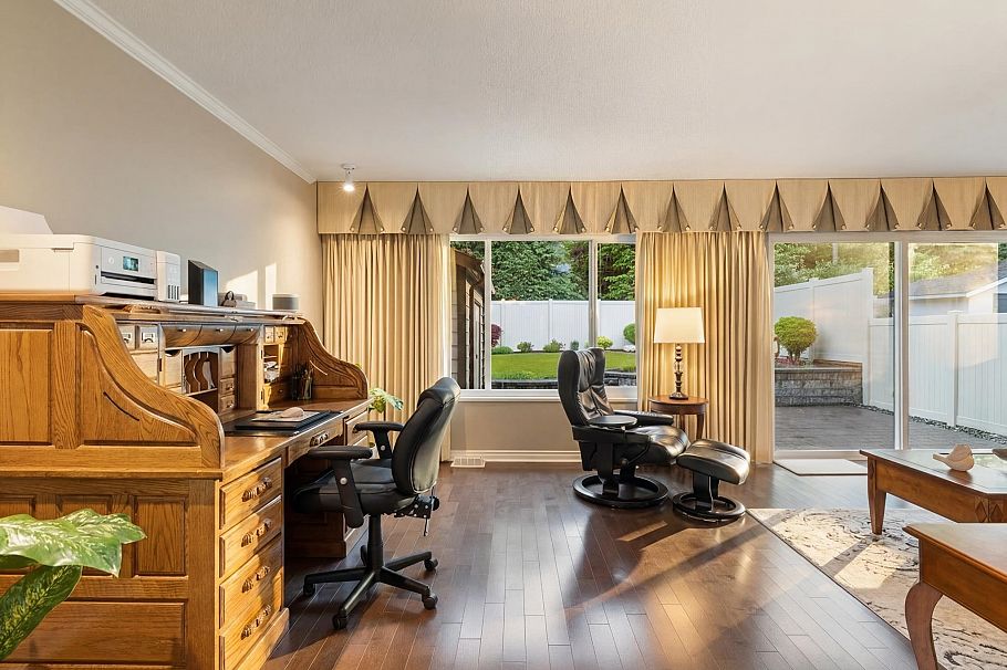 942 Montroyal Boulevard North Vancouver, BC - 3