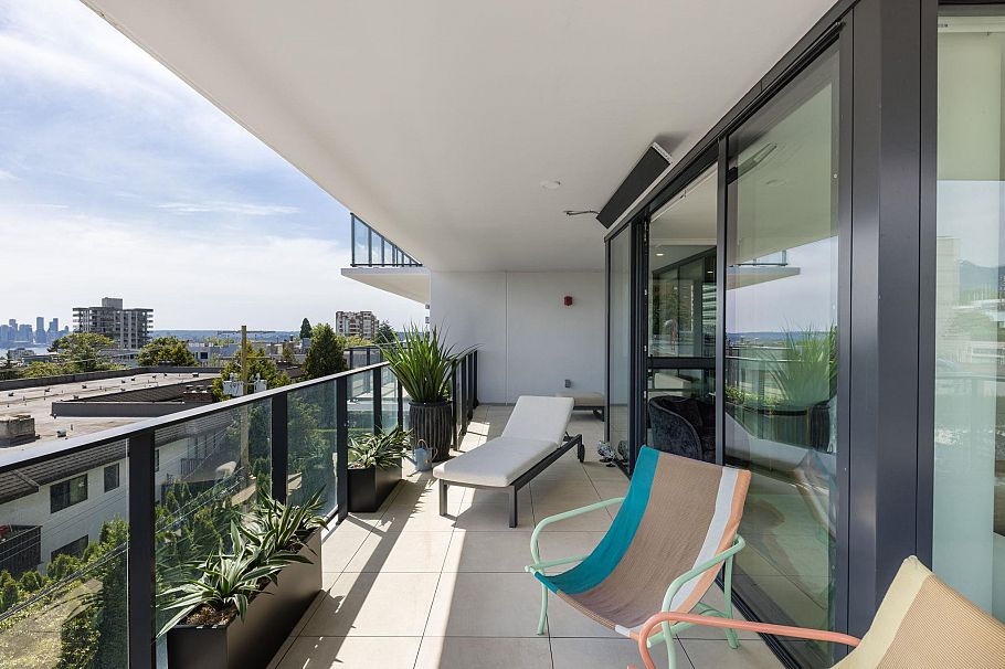 302 135 E 13th Street North Vancouver, BC - 21