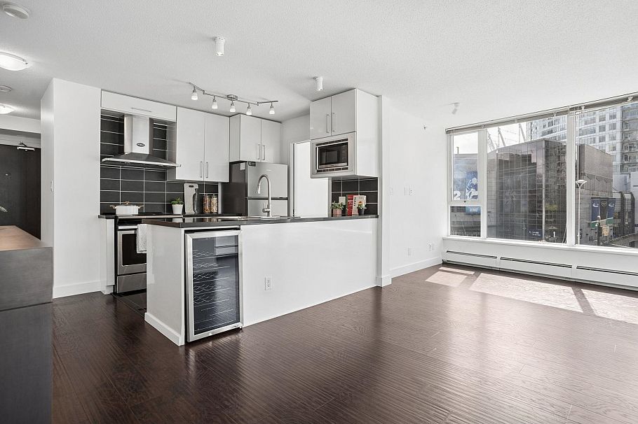 808 689 Abbott Street Vancouver, BC - 11