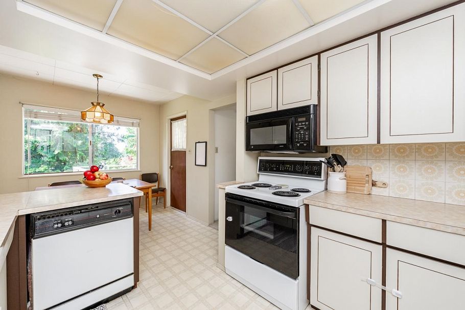 1453 Coleman Street North Vancouver, BC - 8