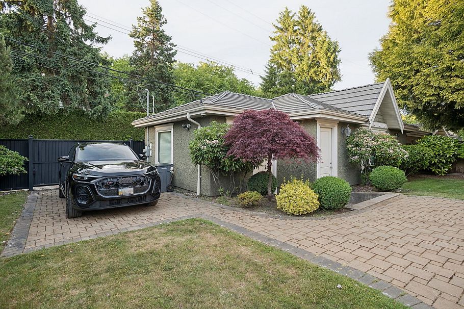2155 W 37th Avenue Vancouver, BC - 34