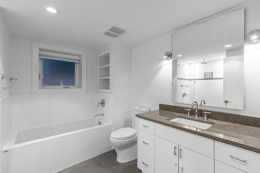 6297 Mackenzie Street Vancouver, BC - 25