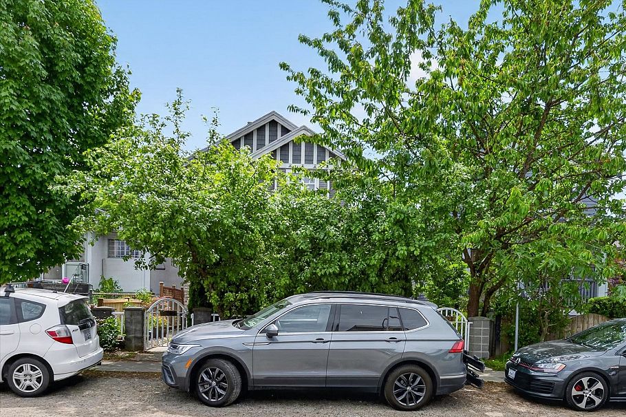 1528 E Pender Street Vancouver, BC - 33