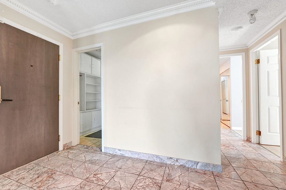 203 1675 Hornby Street Vancouver, BC - 3