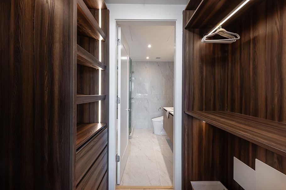 302 135 E 13th Street North Vancouver, BC - 17