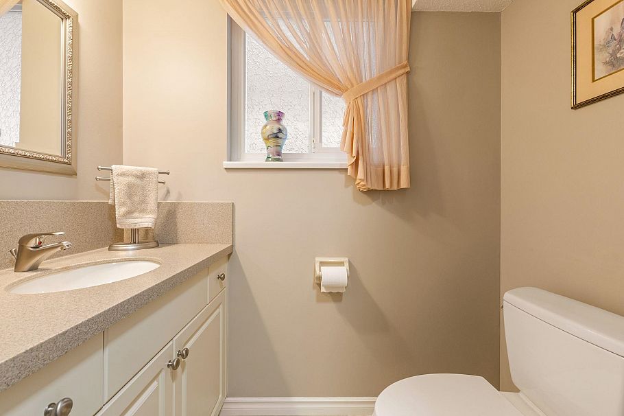 942 Montroyal Boulevard North Vancouver, BC - 12