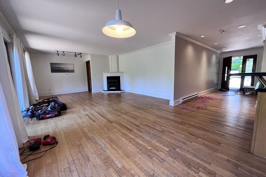 4755 W 4th Avenue Vancouver, BC - 9