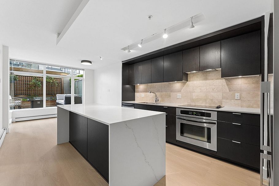 306 1320 Chesterfield Avenue North Vancouver, BC - 4