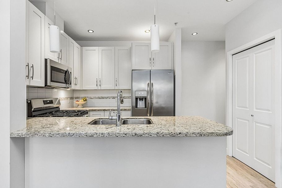 207 116 W 23rd Street North Vancouver, BC - 12