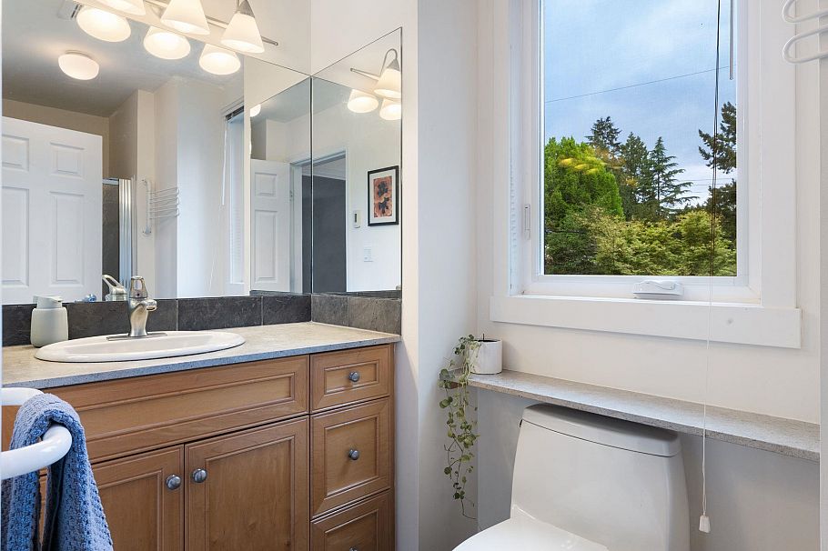 3552 W 49th Avenue Vancouver, BC - 33