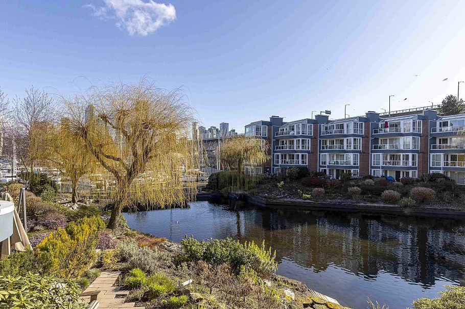 202 1551 Mariner Walk Vancouver, BC - 34