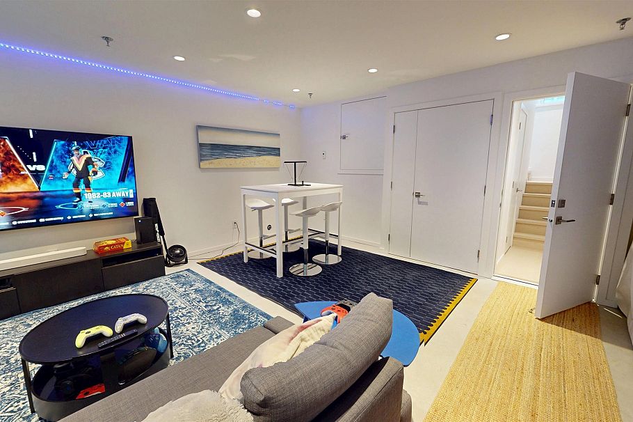 411 Aubrey Place Vancouver, BC - 22
