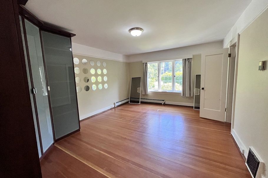 4755 W 4th Avenue Vancouver, BC - 14