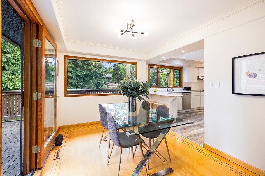 1561 Merlynn Crescent North Vancouver, BC - 15