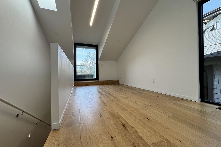 2180 E 13th Avenue Vancouver, BC - 11