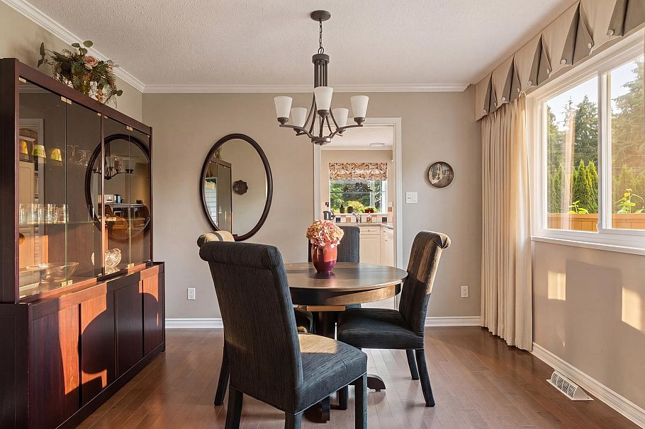 942 Montroyal Boulevard North Vancouver, BC - 6