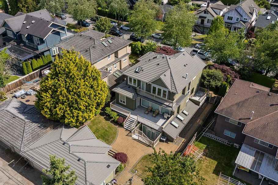 2155 W 37th Avenue Vancouver, BC - 38