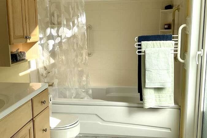3974 W 18th Avenue Vancouver, BC - 32