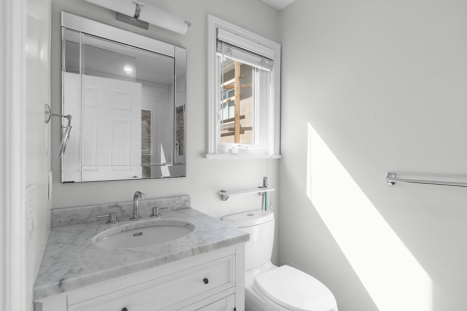 3985 W 14th Avenue Vancouver, BC - 10