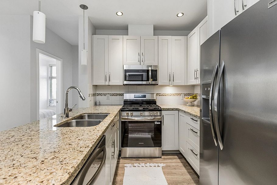207 116 W 23rd Street North Vancouver, BC - 11