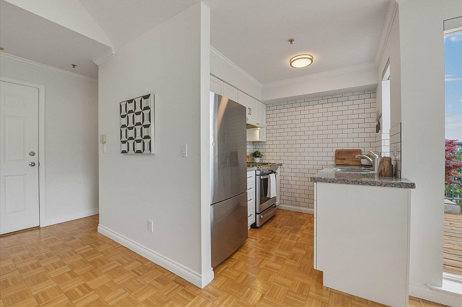 402 1617 Grant Street Vancouver, BC - 12